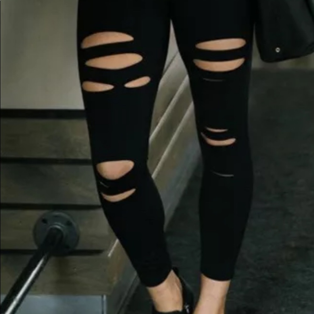 Zyia Black slashed leggings size 8-10